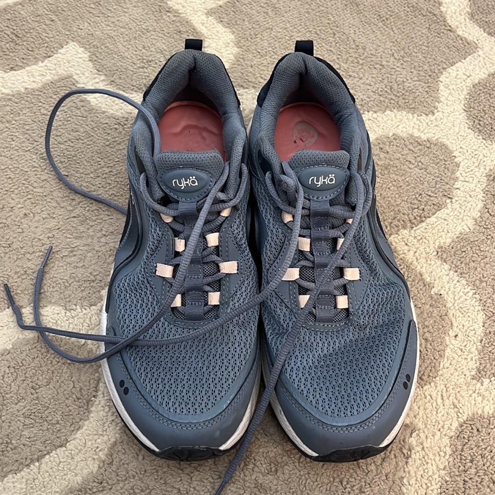 Ryka size 11 wide memory foam sneaker gray